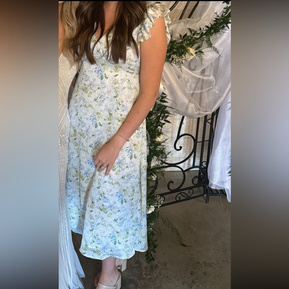 Floral V-Neck Maxi Dress - Picture 4 of 4